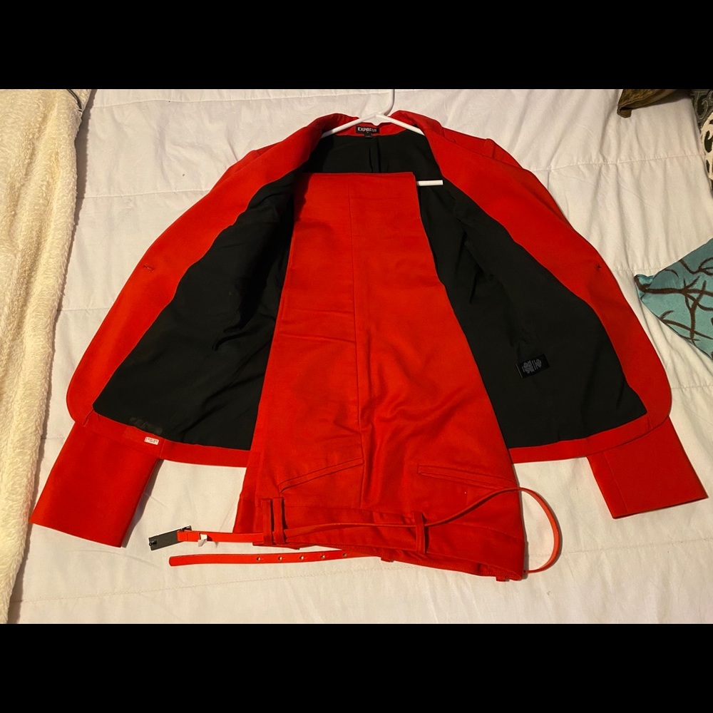 T8 Red suit - Picture 4 of 8